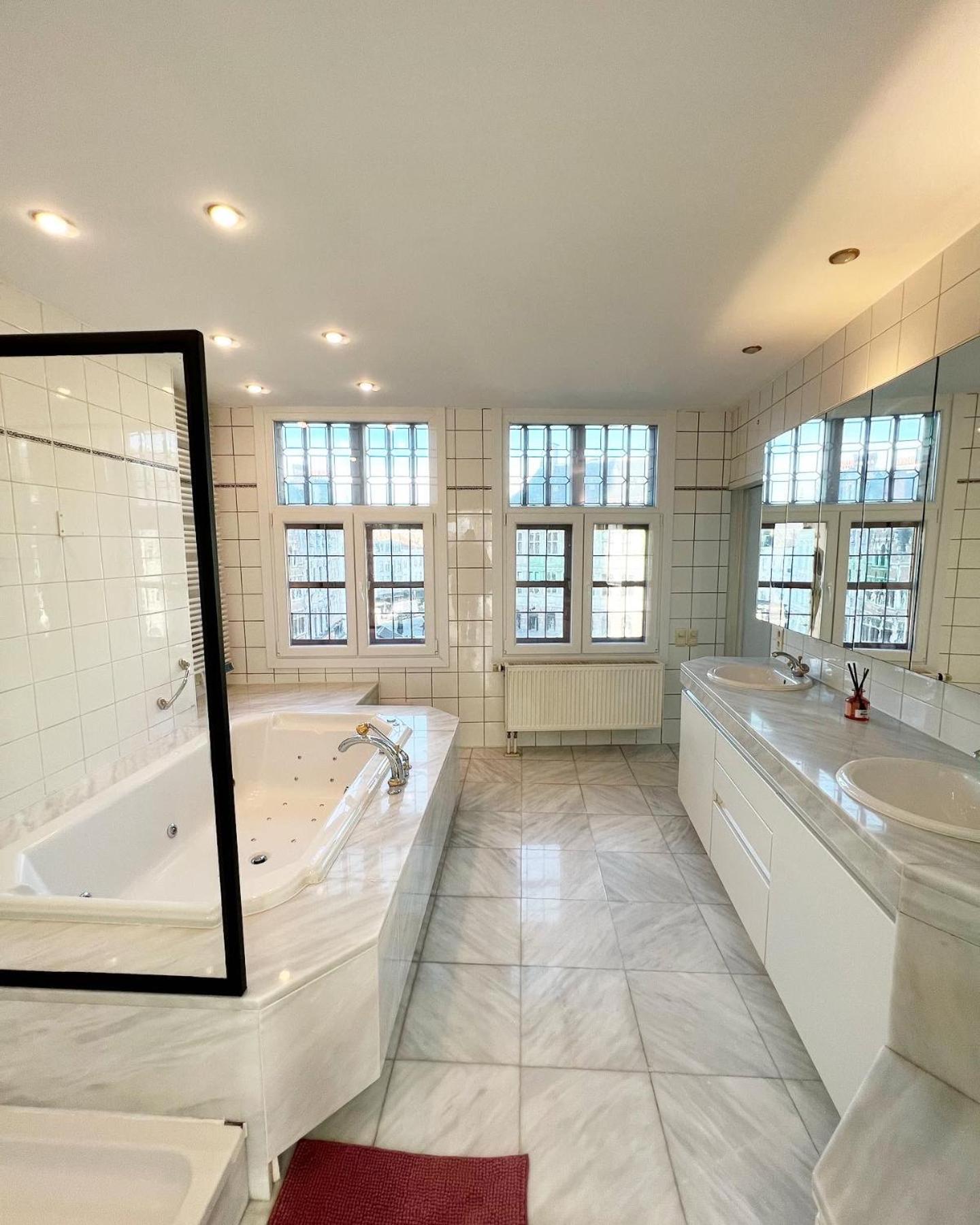 Le Faubourg Suites 安特卫普 外观 照片