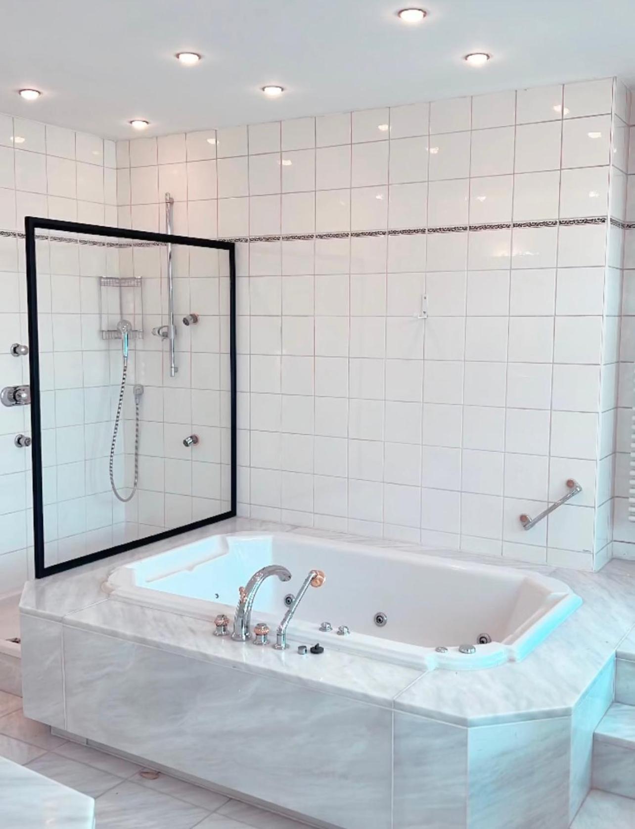 Le Faubourg Suites 安特卫普 外观 照片
