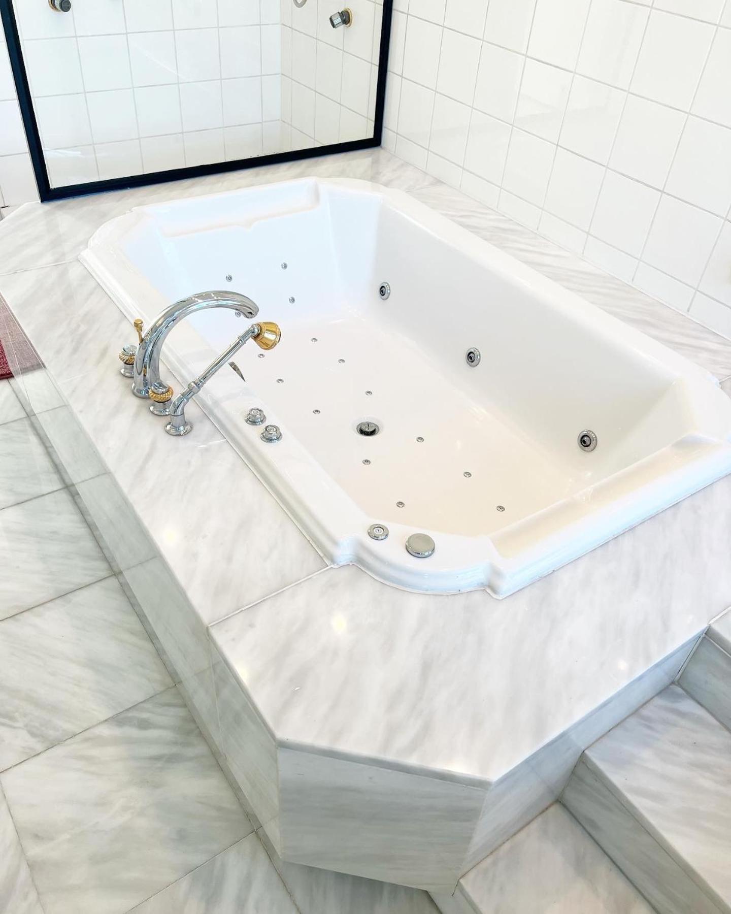 Le Faubourg Suites 安特卫普 外观 照片